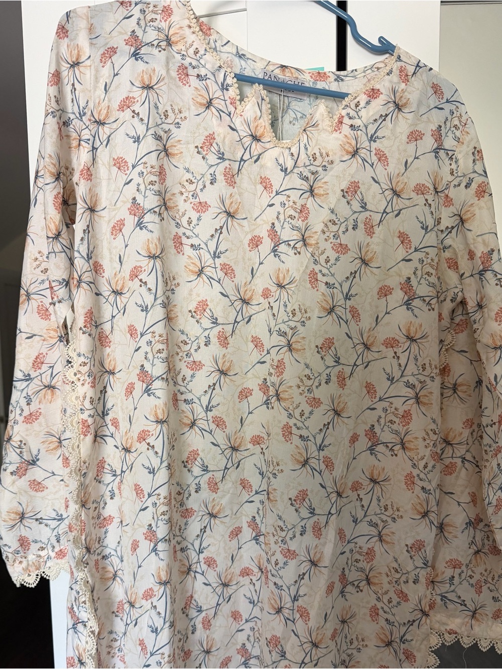 Lightweight Floral 3 piece lawn suit - Cream & Peach - M (Shirt/pants/Dupatta)